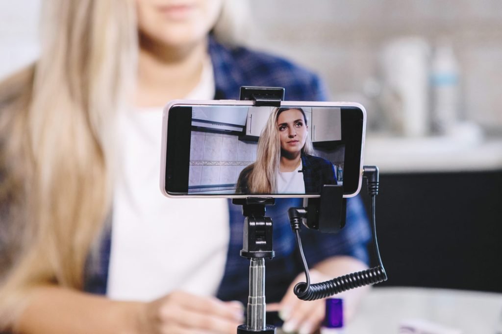 Pourquoi de plus en plus d’entreprises demandent aux candidats d’inclure des vidéos dans leurs candidatures